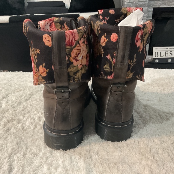 Dr Martens Triumph Boots (USED FOR ABOUT A WEEK ) - Picture 2 of 6